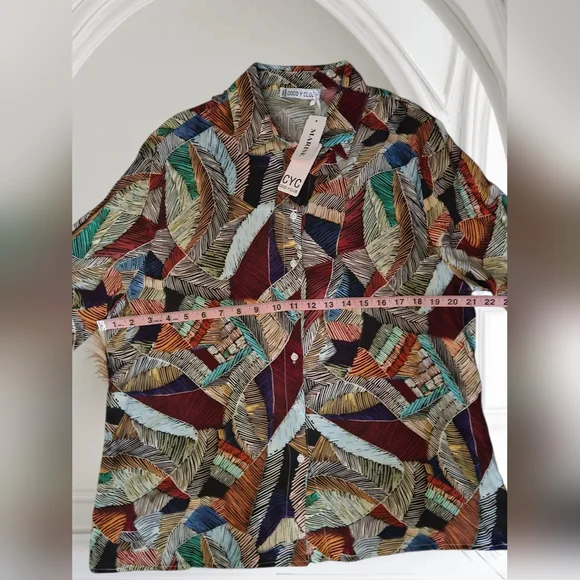 Multicolor Abstract Pattern Women's Top - Picture 4 of 8